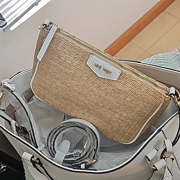 Nine West Bag w/Crossbody bonus - Picture 3 of 6